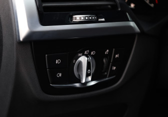 Подержанный автомобиль BMW X3 2020 года (16 фото)