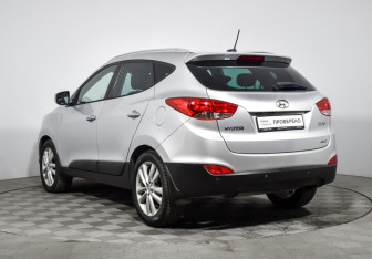 Подержанный автомобиль Hyundai ix35 2011 года (7 фото)