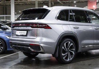 Подержанный автомобиль Geely Monjaro 2023 года (7 фото)