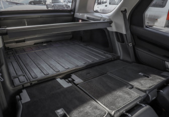 Подержанный автомобиль Land Rover Discovery 2017 года (32 фото)