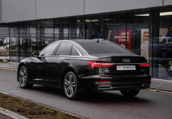 Подержанный автомобиль Audi A6 Sedan 2021 года (8 фото)