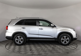 Подержанный автомобиль Kia Sorento 2014 года (4 фото)