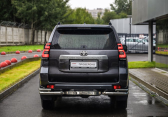 Подержанный автомобиль Toyota Land Cruiser Prado 2019 года (7 фото)
