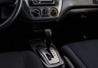 Подержанный автомобиль Mitsubishi Lancer Sedan 2006 года (13 фото)