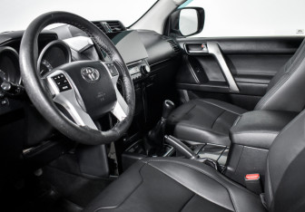 Подержанный автомобиль Toyota Land Cruiser Prado 2016 года (9 фото)