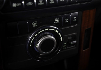 Подержанный автомобиль Toyota Land Cruiser Prado 2014 года (15 фото)
