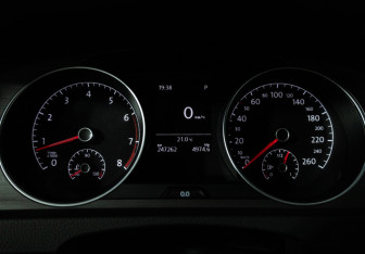 Подержанный автомобиль Volkswagen Golf Hatchback 2013 года (12 фото)