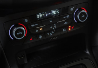 Подержанный автомобиль Ford Focus Wagon 2018 года (15 фото)