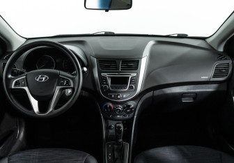 Подержанный автомобиль Hyundai Solaris Hatchback 2016 года (13 фото)