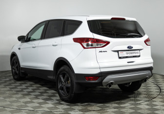Подержанный автомобиль Ford Kuga 2014 года (7 фото)