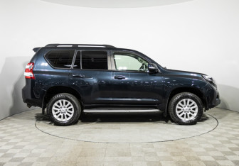Подержанный автомобиль Toyota Land Cruiser Prado 2015 года (4 фото)