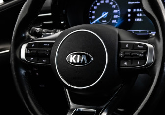 Подержанный автомобиль Kia K5 2020 года (14 фото)