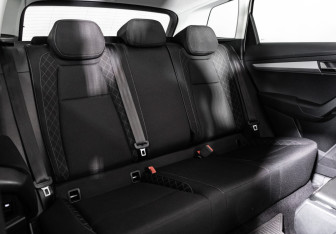 Подержанный автомобиль Skoda Karoq 2021 года (20 фото)