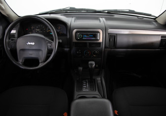 Подержанный автомобиль Jeep Grand Cherokee 2004 года (9 фото)