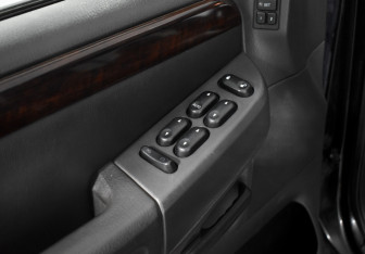 Подержанный автомобиль Ford Explorer 2005 года (10 фото)