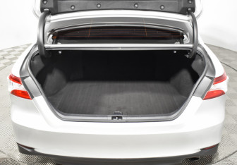 Подержанный автомобиль Toyota Camry Sedan 2018 года (18 фото)