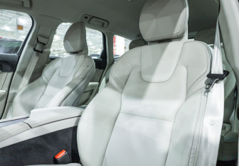 Подержанный автомобиль Volvo V90 Cross Country 2019 года (21 фото)