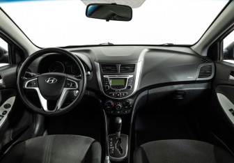 Подержанный автомобиль Hyundai Solaris Sedan 2012 года (13 фото)