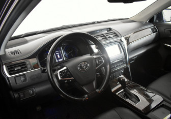Подержанный автомобиль Toyota Camry Sedan 2017 года (15 фото)