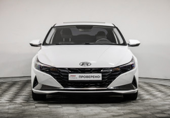 Подержанный автомобиль Hyundai Elantra Sedan 2023 года (2 фото)