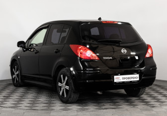 Подержанный автомобиль Nissan Tiida Hatchback 2010 года (7 фото)