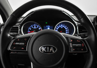 Подержанный автомобиль Kia Ceed Wagon 2019 года (18 фото)