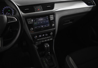 Подержанный автомобиль Skoda Rapid Liftback 2019 года (18 фото)