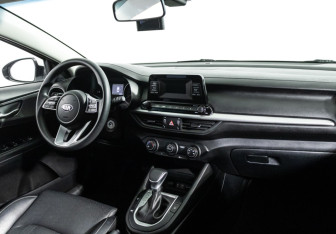 Подержанный автомобиль Kia K3 Sedan 2020 года (9 фото)