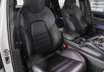 Подержанный автомобиль Porsche Cayenne 2021 года (32 фото)