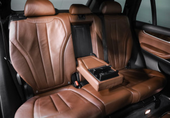 Подержанный автомобиль BMW X5 2013 года (28 фото)