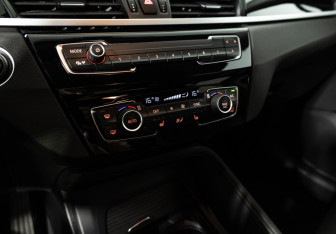 Подержанный автомобиль BMW X1 2021 года (17 фото)