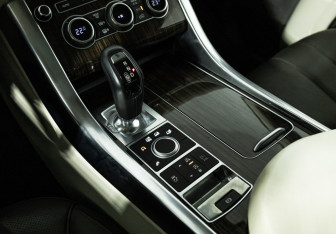Подержанный автомобиль Land Rover Range Rover Sport 2014 года (21 фото)