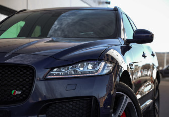 Подержанный автомобиль Jaguar F-Pace 2017 года (2 фото)
