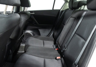 Подержанный автомобиль Mazda 3 Sedan 2010 года (10 фото)