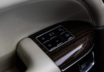 Подержанный автомобиль Land Rover Range Rover Sport 2013 года (22 фото)