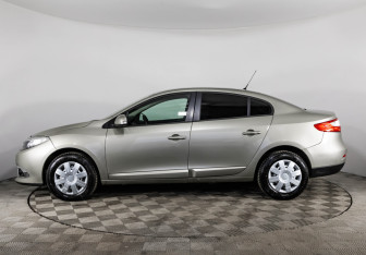 Подержанный автомобиль Renault Fluence 2014 года (8 фото)