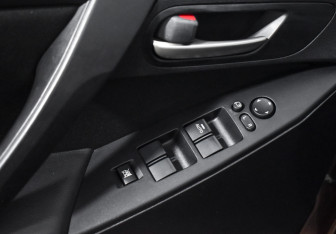 Подержанный автомобиль Mazda 3 Hatchback 2011 года (10 фото)