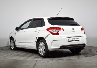 Подержанный автомобиль Citroen C4 Hatchback 2012 года (7 фото)