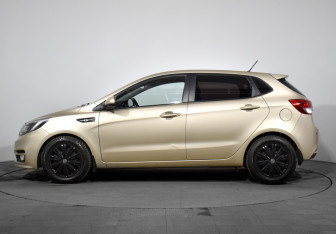 Подержанный автомобиль Kia Rio Hatchback 2015 года (8 фото)