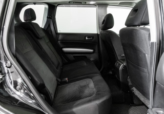 Подержанный автомобиль Nissan X-Trail 2012 года (16 фото)