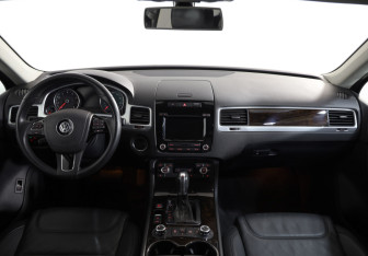 Подержанный автомобиль Volkswagen Touareg 2012 года (9 фото)