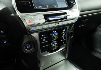Подержанный автомобиль Toyota Land Cruiser Prado 2019 года (18 фото)