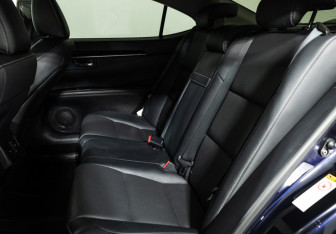 Подержанный автомобиль Lexus ES 2016 года (10 фото)