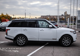 Подержанный автомобиль Land Rover Range Rover 2013 года (5 фото)