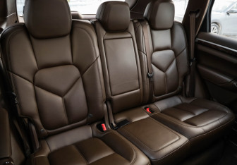 Подержанный автомобиль Porsche Cayenne 2015 года (34 фото)