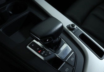 Подержанный автомобиль Audi A4 Sedan 2021 года (14 фото)