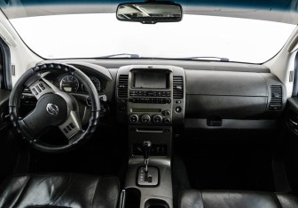 Подержанный автомобиль Nissan Pathfinder 2008 года (10 фото)