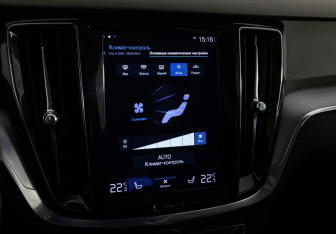 Подержанный автомобиль Volvo V60 Cross Country 2020 года (18 фото)