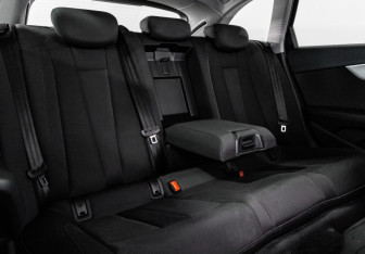 Подержанный автомобиль Audi A4 Wagon 2019 года (26 фото)