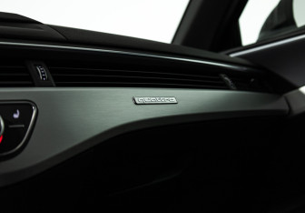 Подержанный автомобиль Audi A4 Sedan 2018 года (18 фото)